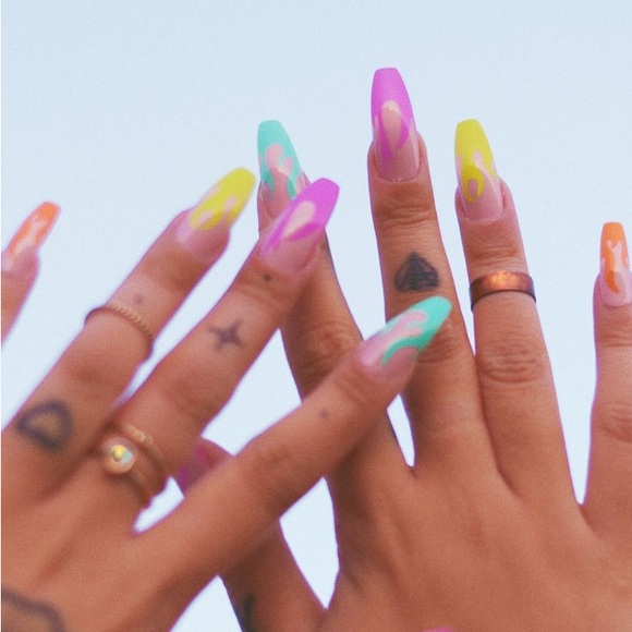 CLUTCH Nails Hot Girl Summer - Picture 4 of 4